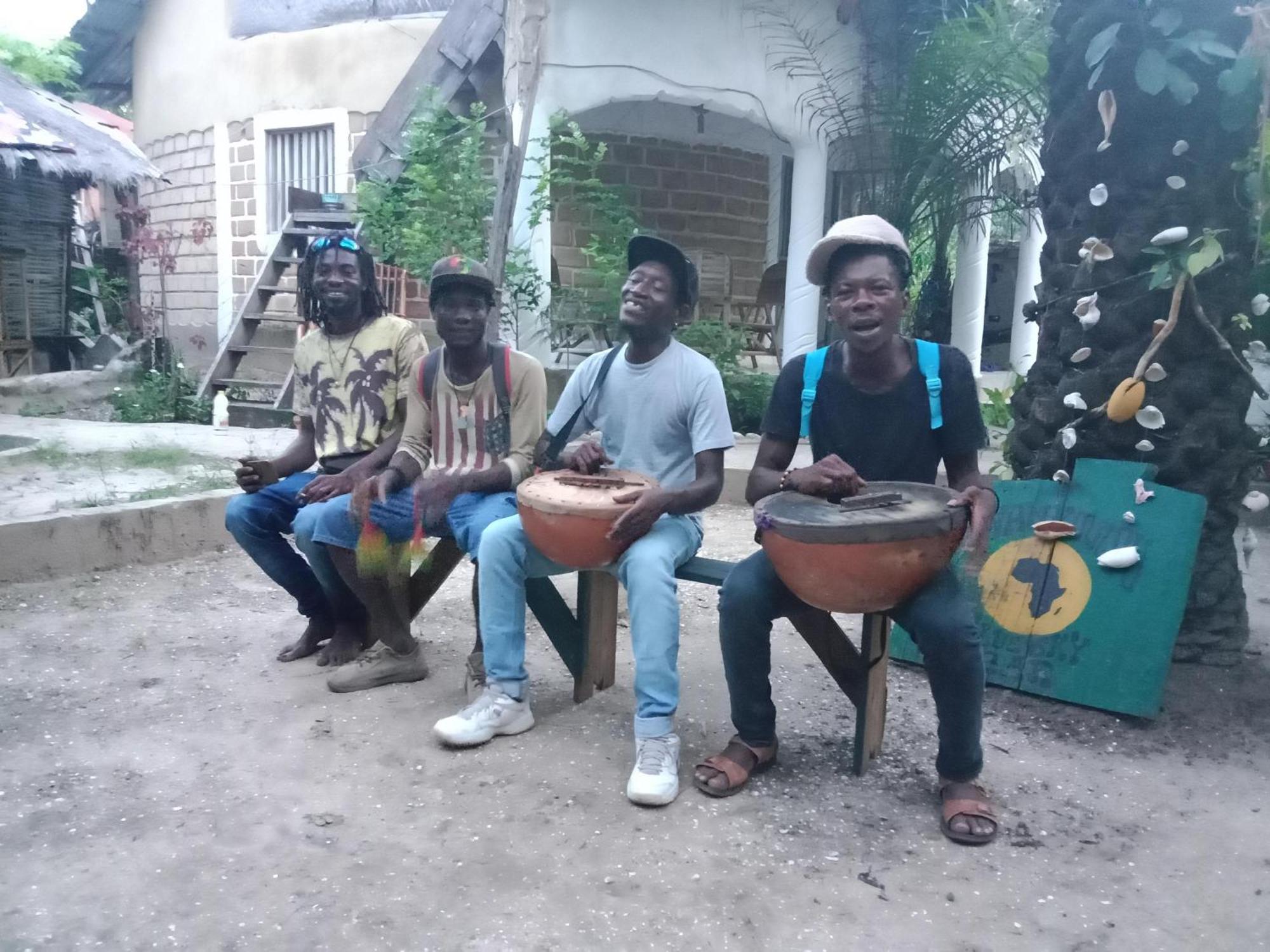 Chez Bethy Case africaine Abémé Extérieur photo